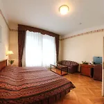 Hotel Carlton Opera